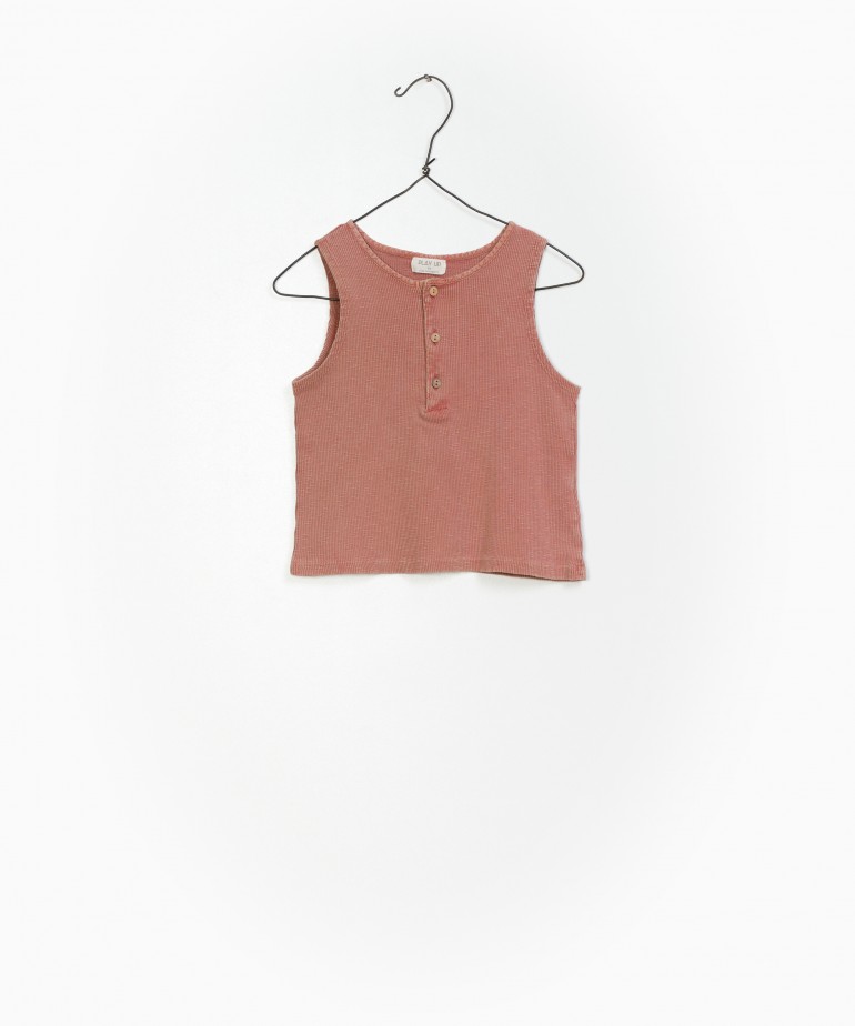 Sleeveless T-shirt