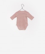 Body sem gola �s riscas