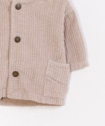 Casaco bombazine com capuz e bolsos