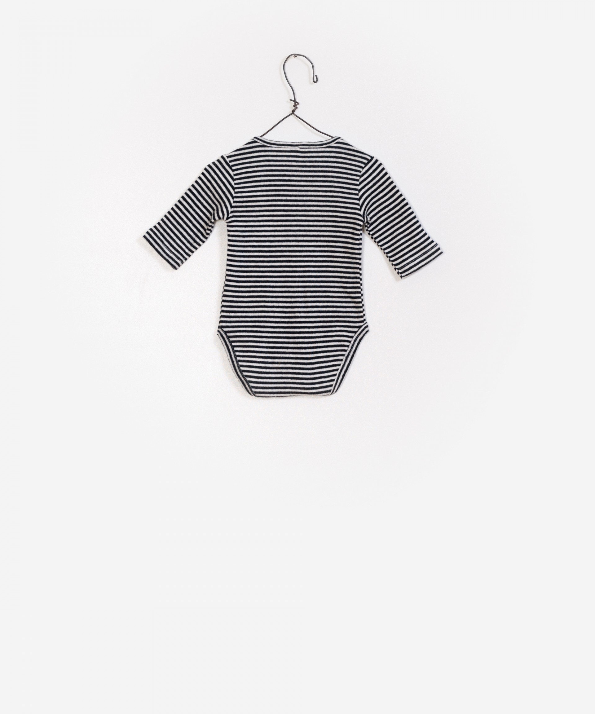 Body sem gola �s riscas