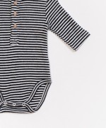 Body sem gola �s riscas