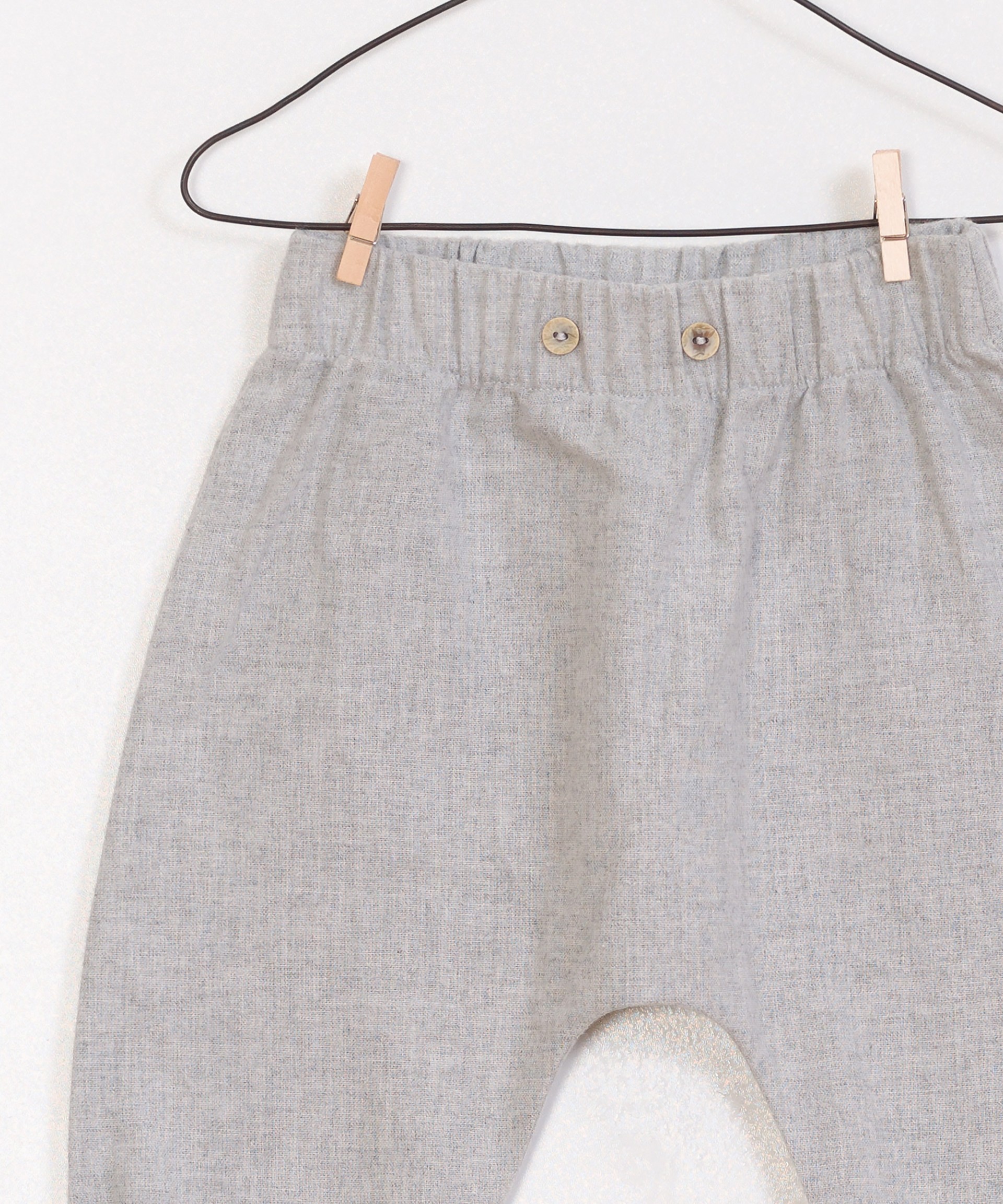 Cal�as lisas em tecido reciclado