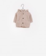 Casaco bombazine com capuz e bolsos