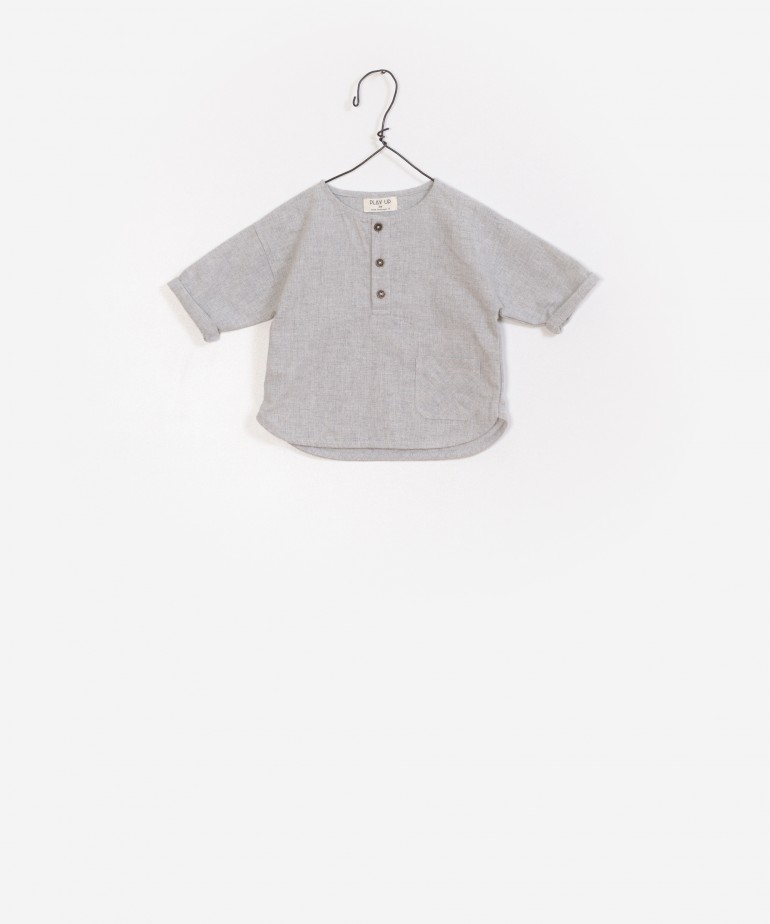 Camisa de tecido reciclado