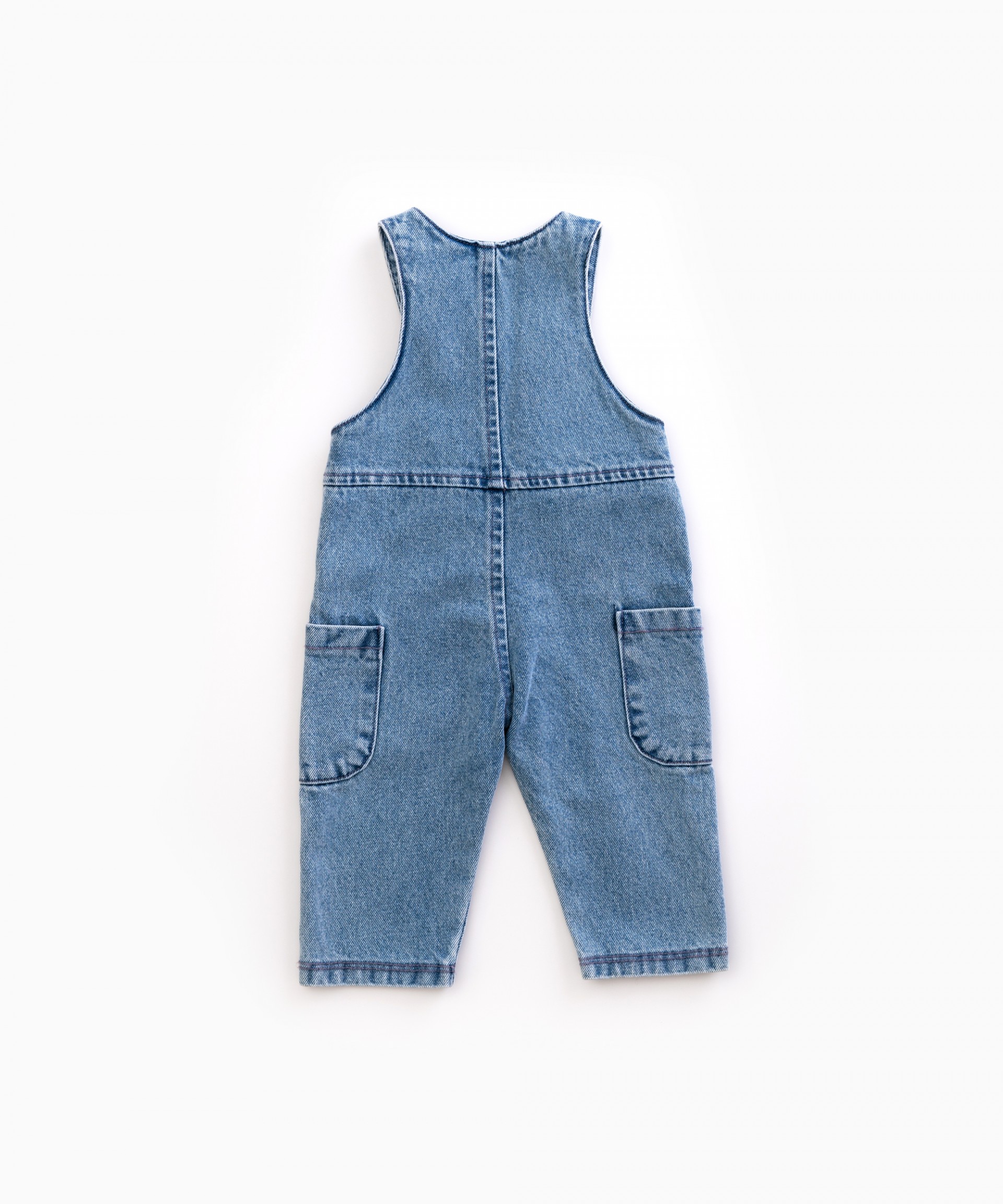 Jardineiras de ganga com botes