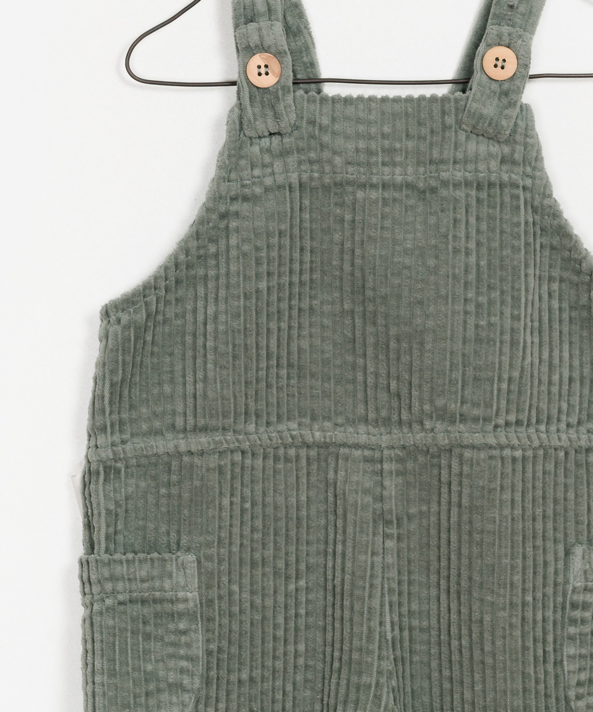 Jardineiras bombazine com peito subido