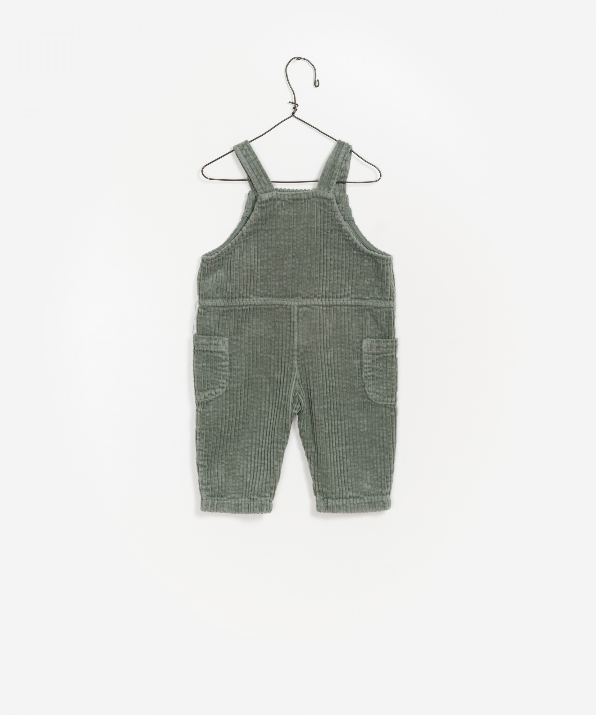 Jardineiras bombazine com peito subido