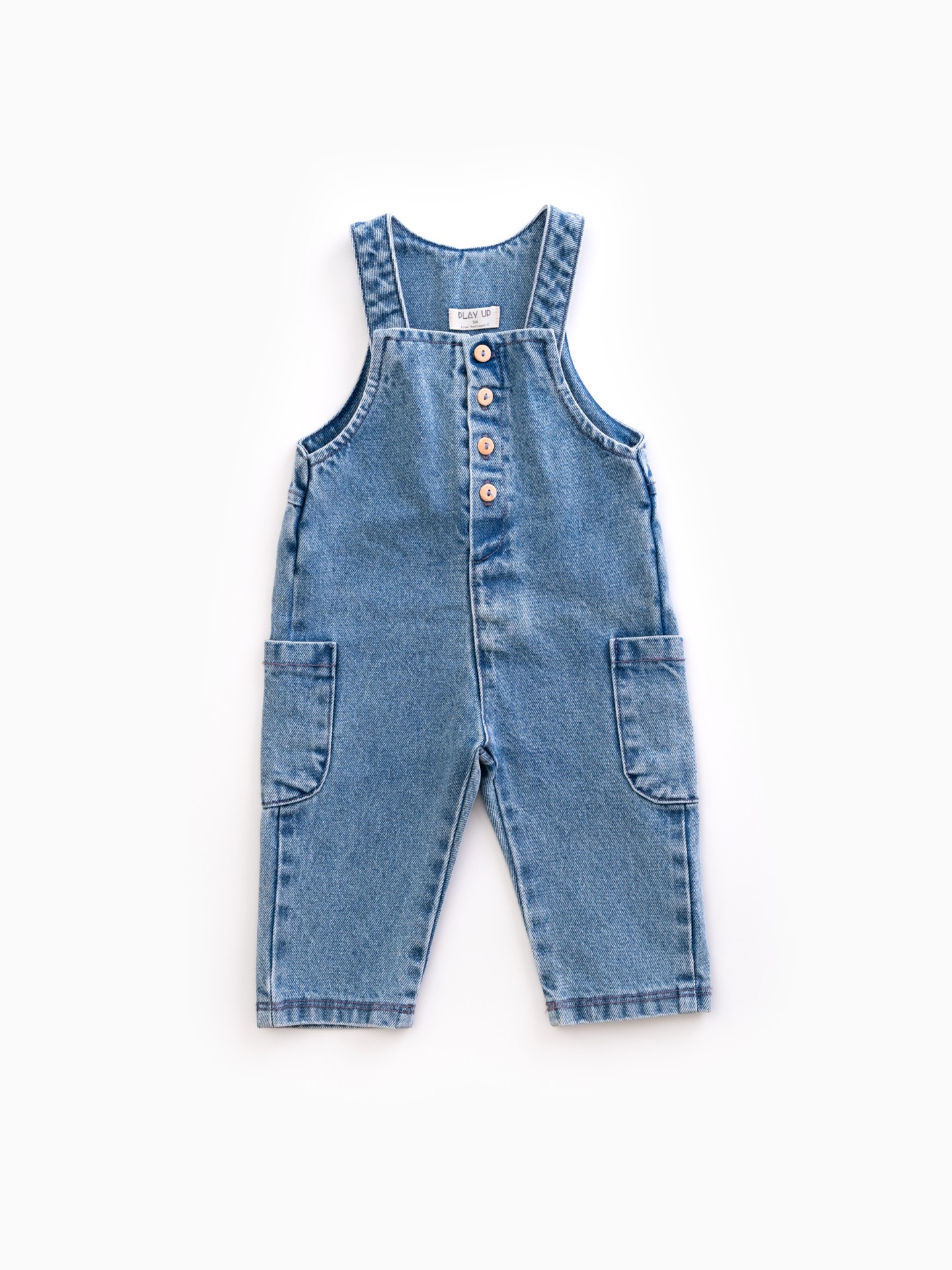 Jardineiras de ganga com botões