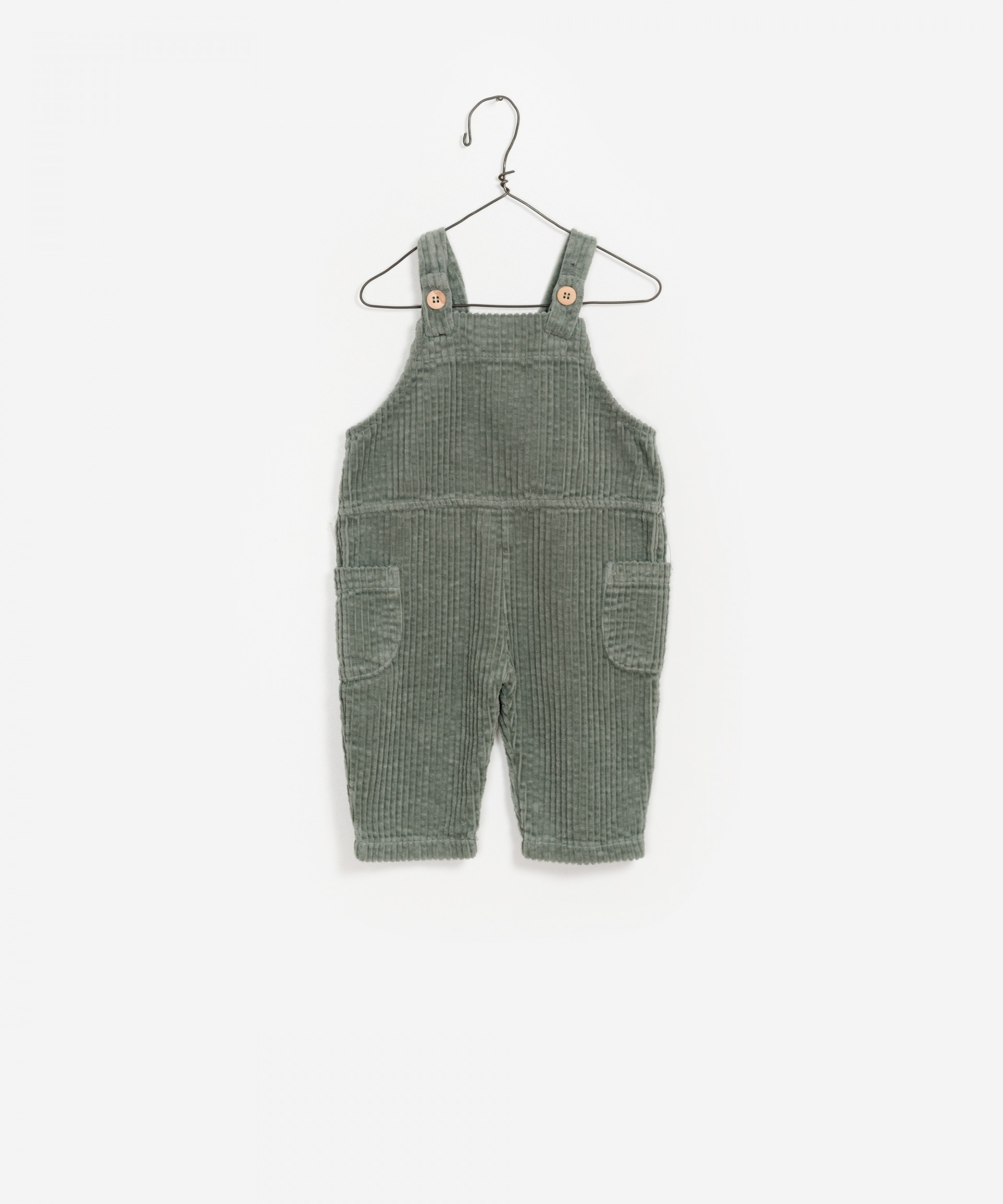 Jardineiras bombazine com peito subido