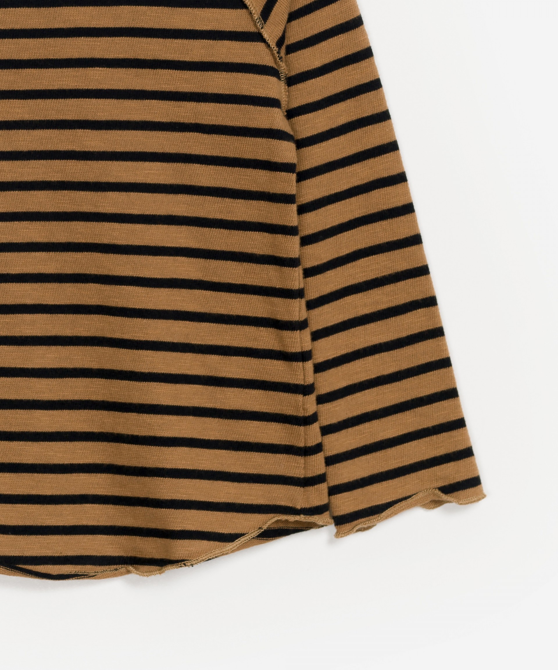 Camisola de manga comprida �s riscas