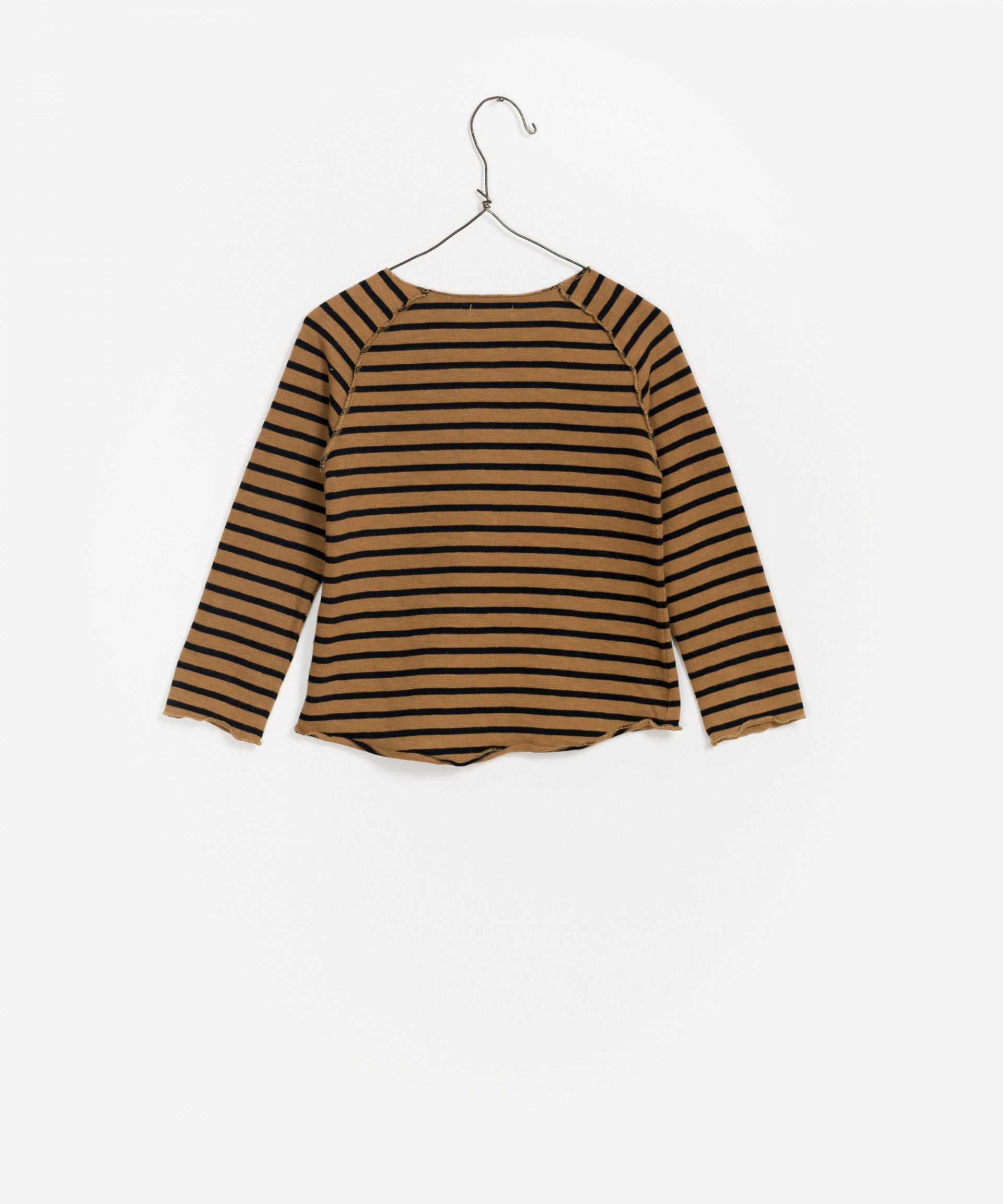 Camisola de manga comprida �s riscas