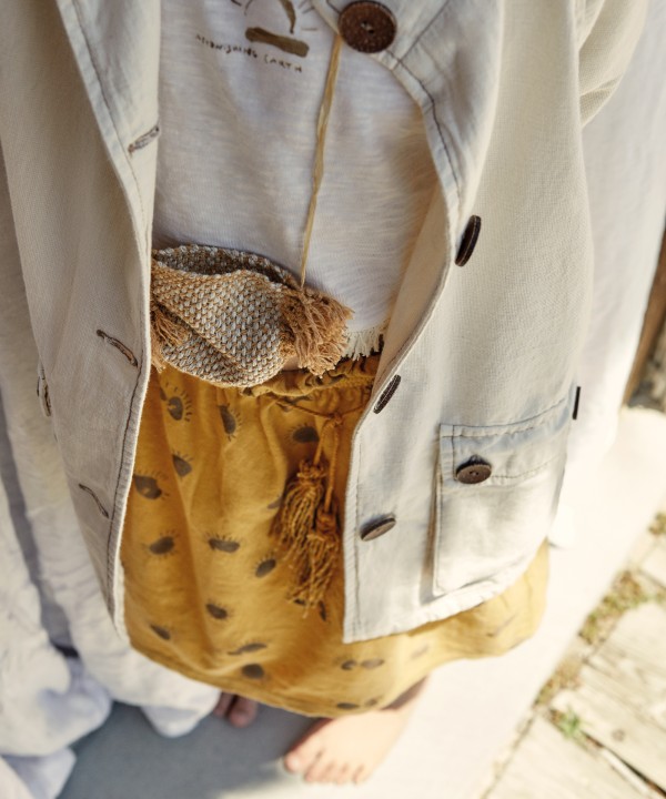 Casaco com bolsos e cinto