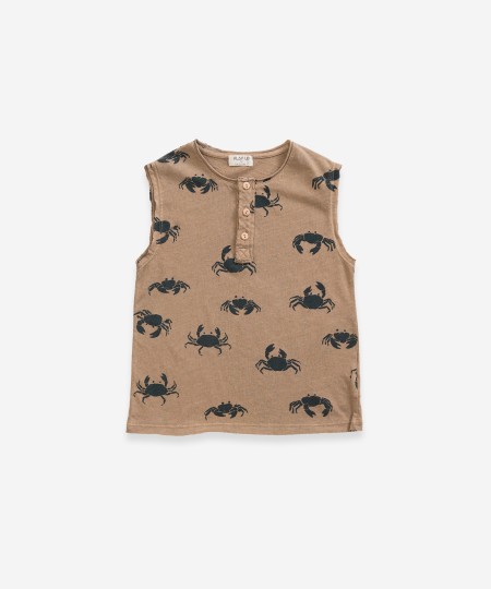 Sleeveless t-shirt with crab print