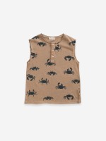 Sleeveless t-shirt with crab print