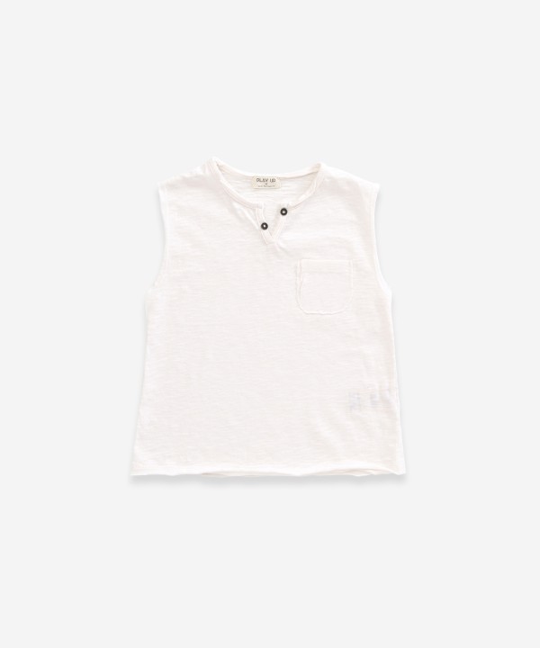 Sleeveless t-shirt