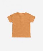 T-shirt em algodo orgnico com botes de madeira | Weaving