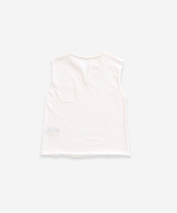 Sleeveless t-shirt