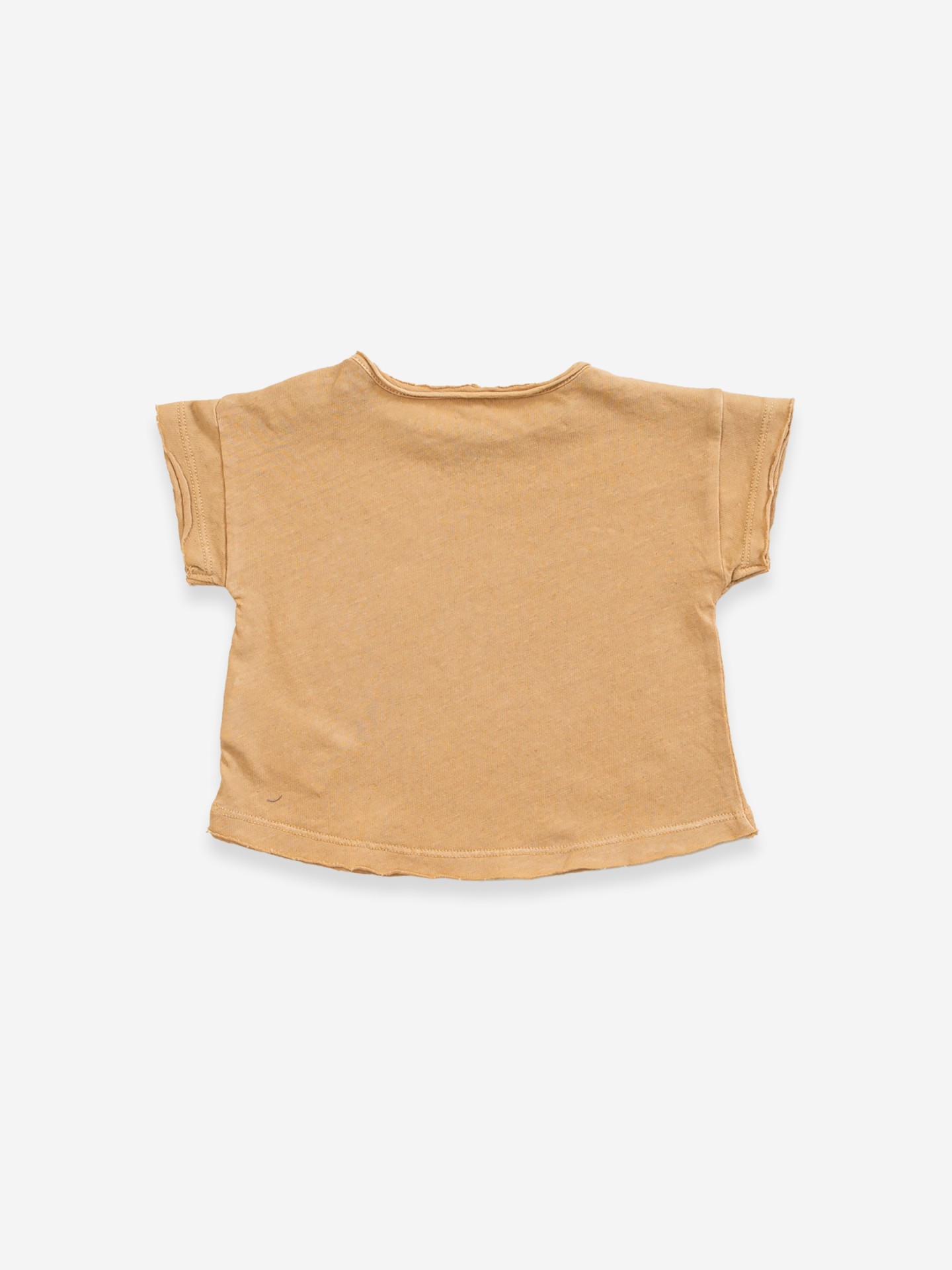 Camiseta con abertura en el hombro