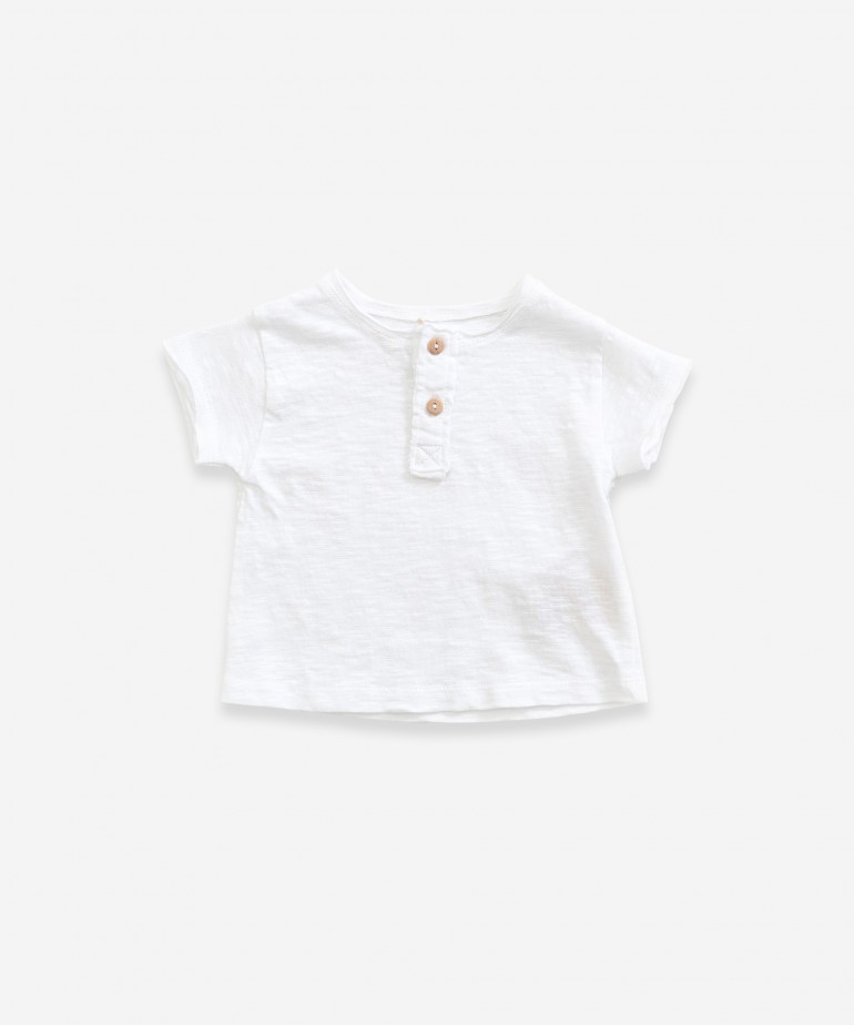 T-shirt with buttons 