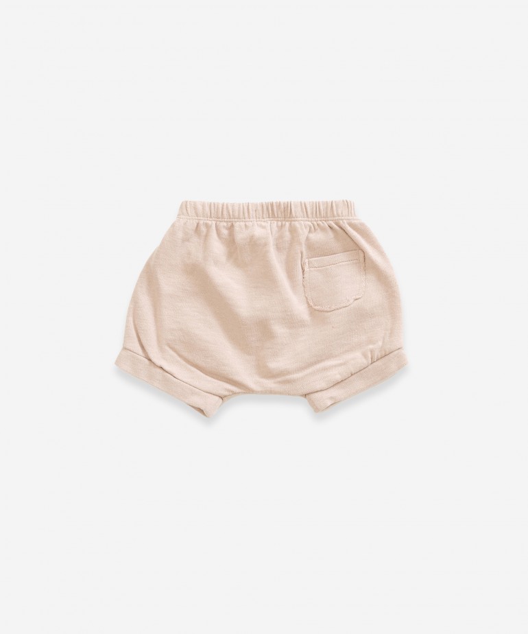 Pantal�n corto con bolsillos