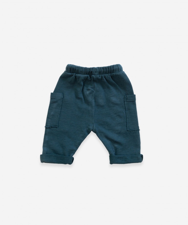 Shorts with side pockets