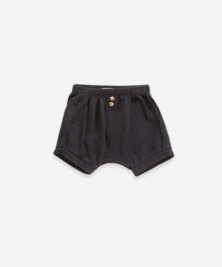 Shorts with pocket