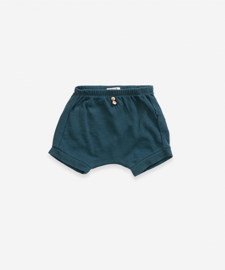 Shorts with pocket