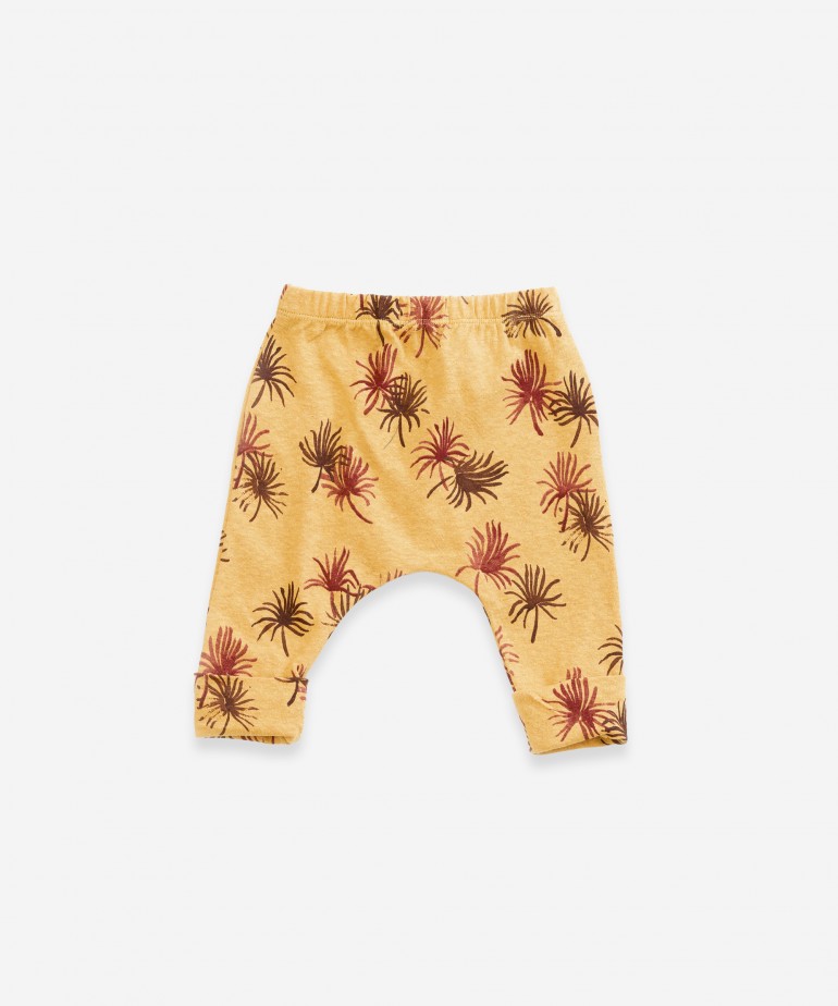 Pantal�n con estampado de palmeras