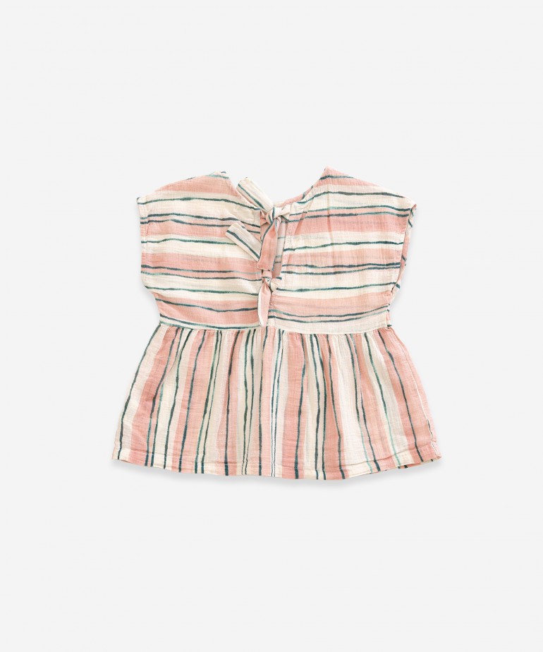 T�nica com estampado de riscas