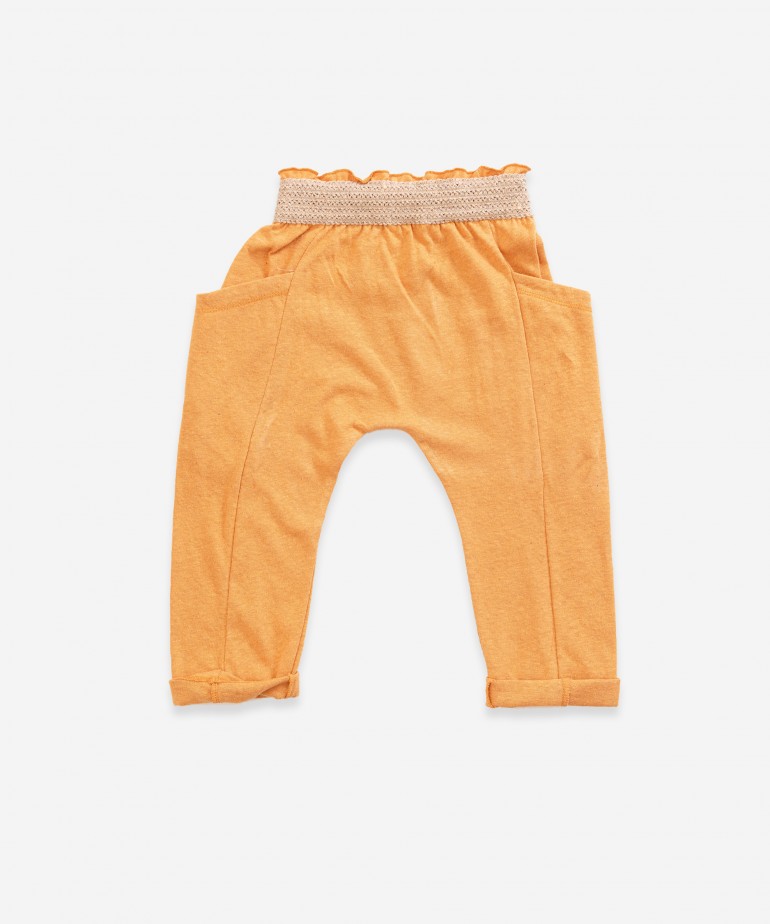 Cal�a com el�stico de efeito tricotado