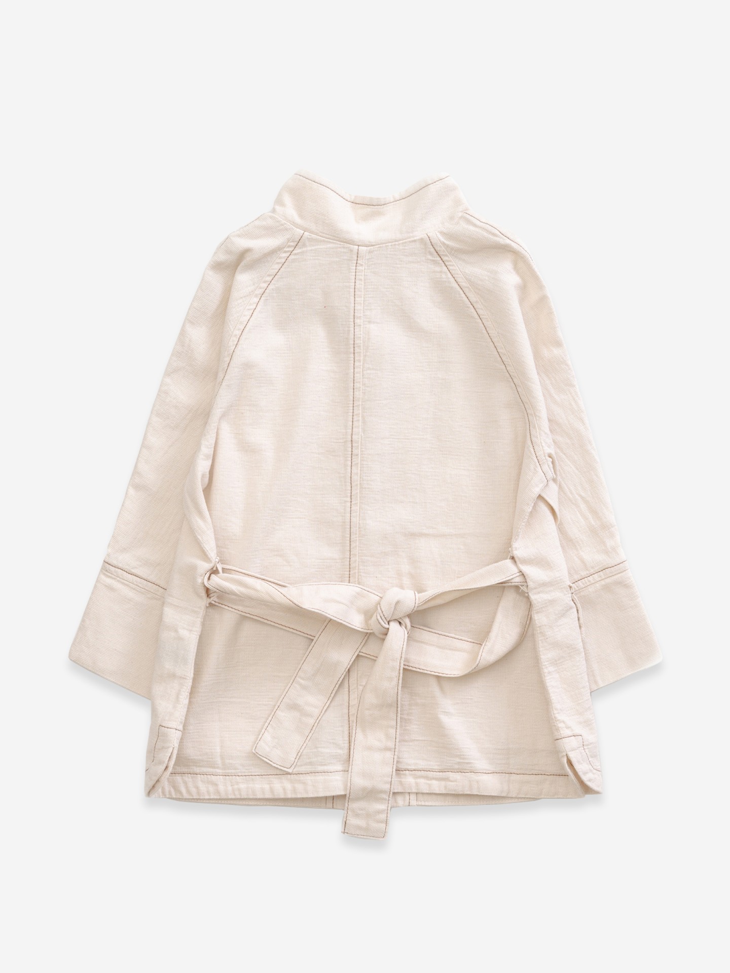 Casaco com bolsos e cinto