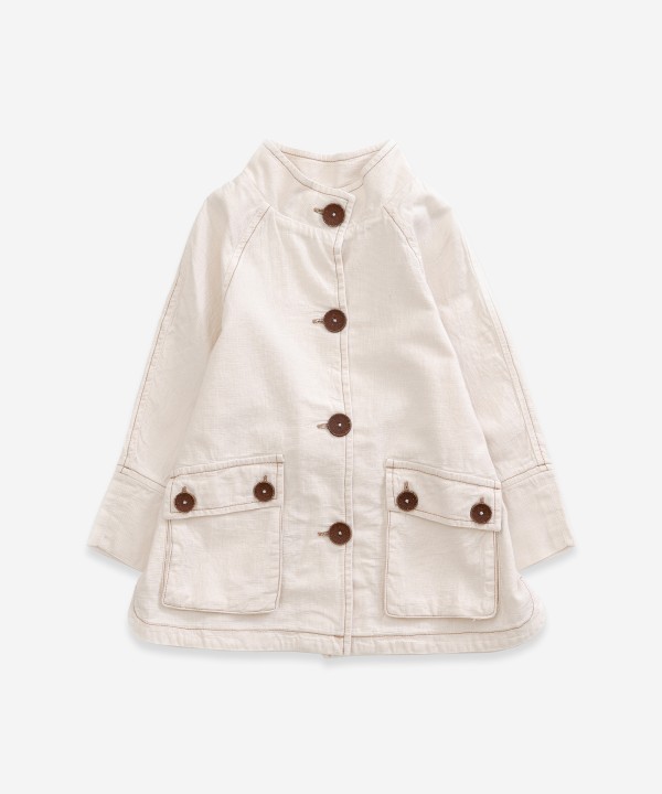 Casaco com bolsos e cinto