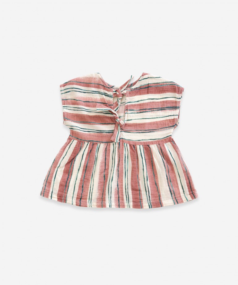 T�nica com estampado de riscas