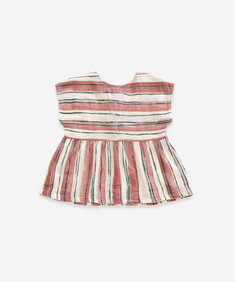 T�nica com estampado de riscas