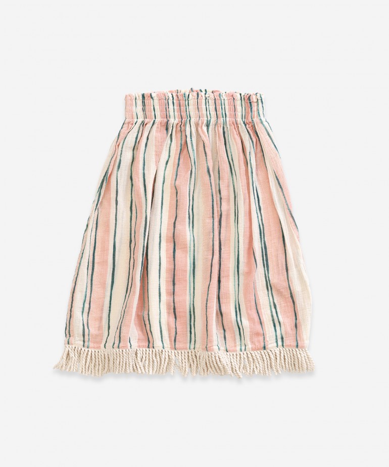 Saia com riscas e aplica��o de franjas