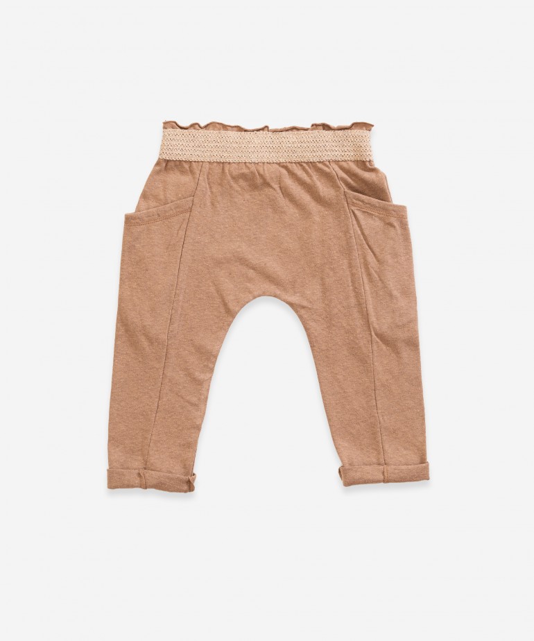 Cal�a com el�stico de efeito tricotado