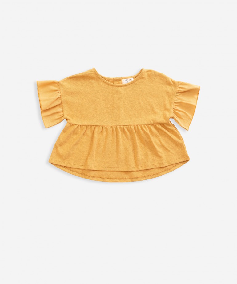 T�nica com folho nas mangas