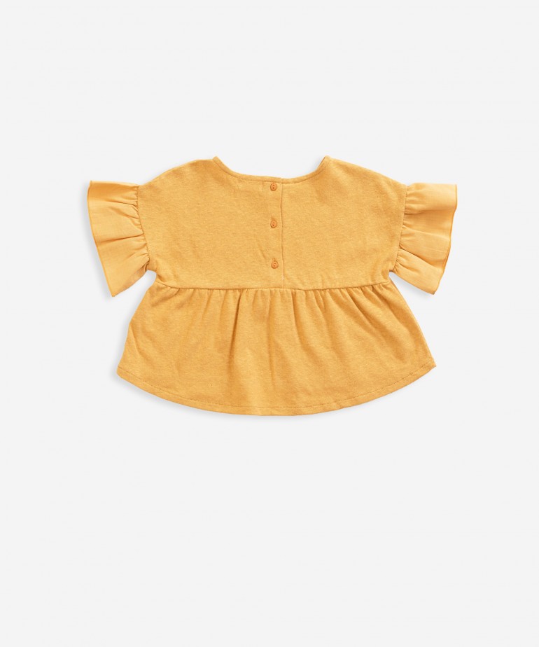 T�nica com folho nas mangas