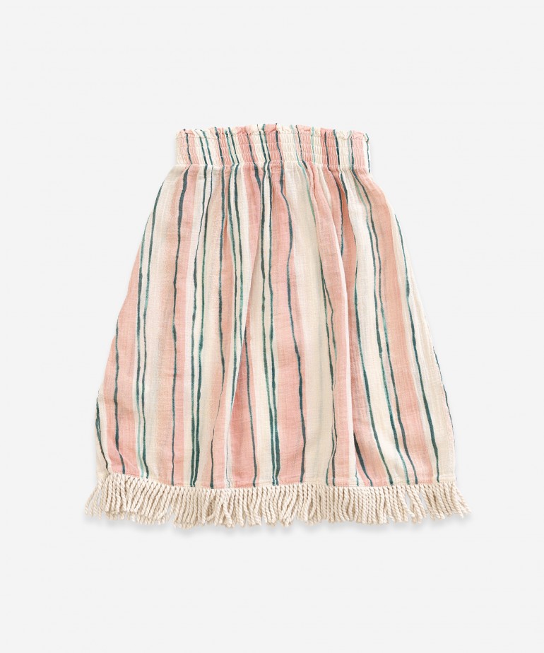 Saia com riscas e aplica��o de franjas