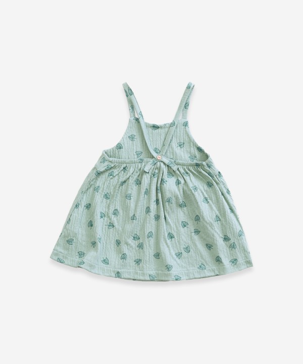 Vestido con estampado de hojas