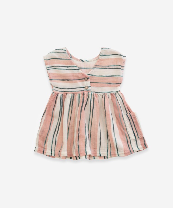 Vestido con estampado de rayas