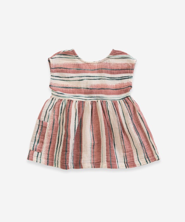 Vestido com estampado de riscas