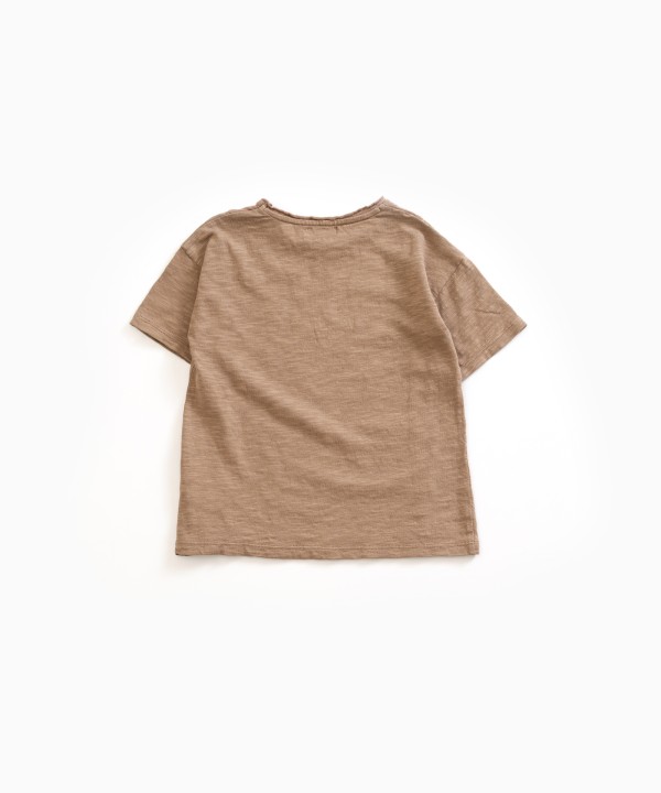 T-shirt com pormenor de encaixe 