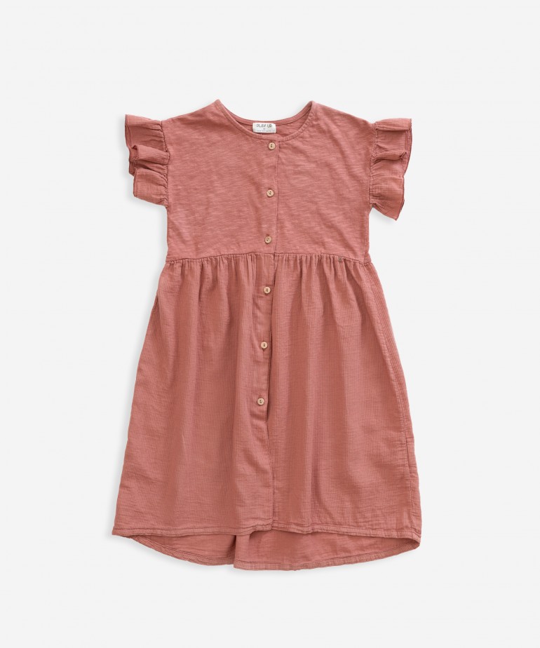 Vestido com abertura de bot�es