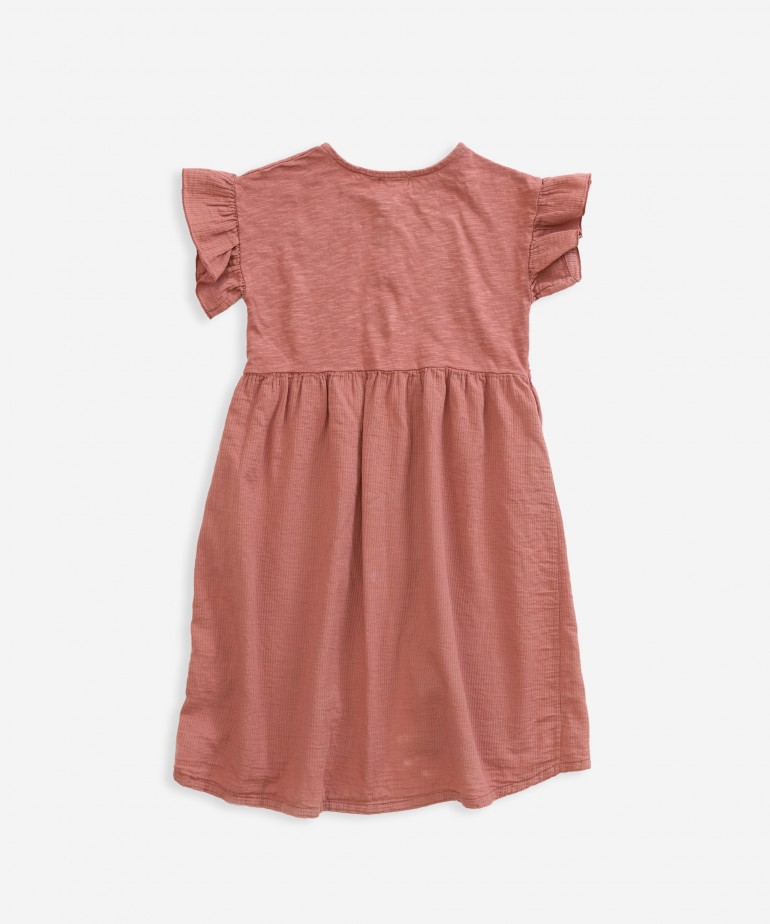 Vestido com abertura de bot�es