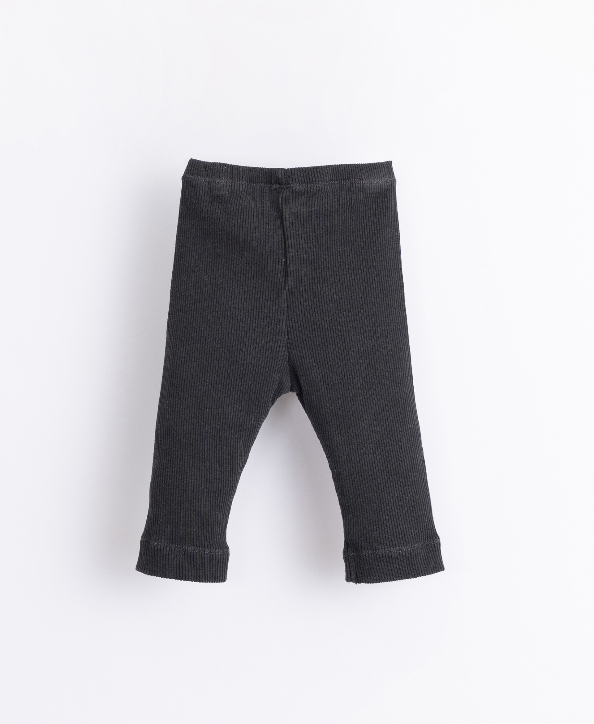 Leggings con bottoni decorativi | Illustration
