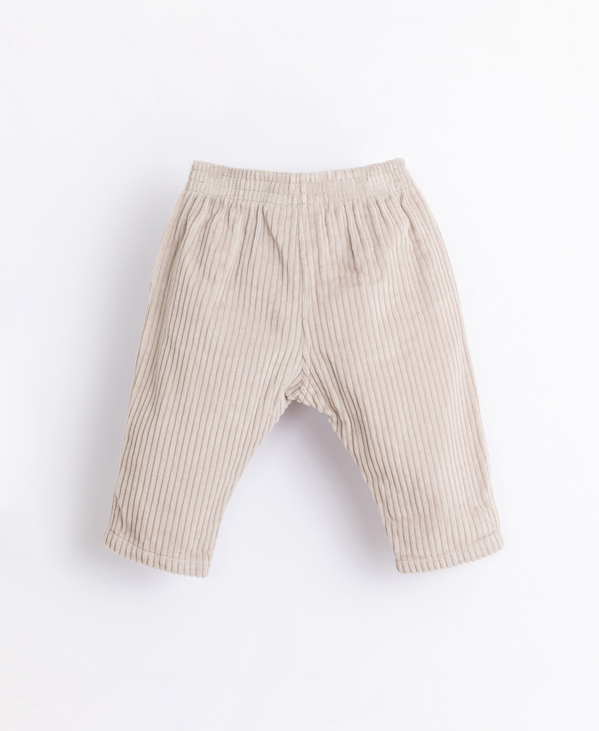 Corduroy trousers with elastic waist | Illustration