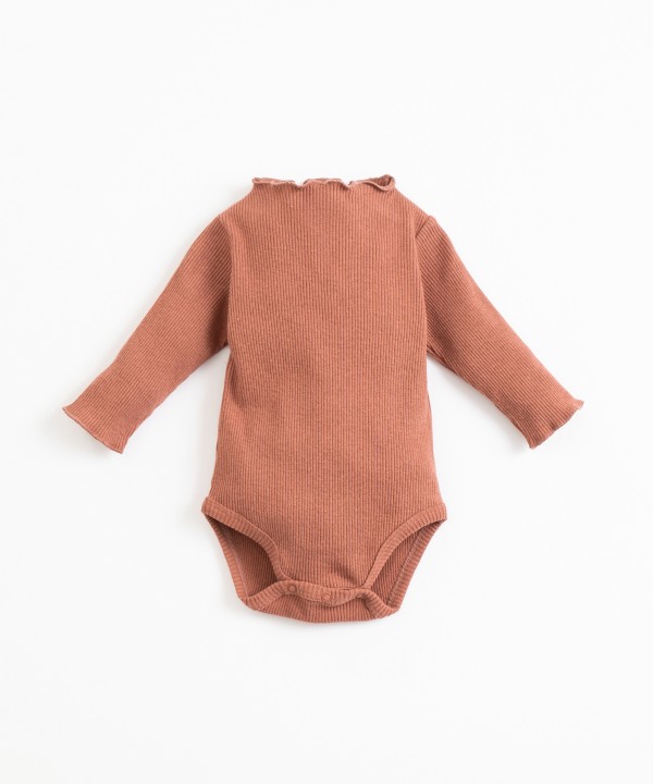 Body acanalado con cuello Perkins