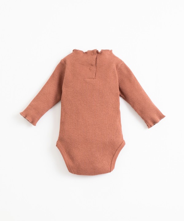 Body acanalado con cuello Perkins