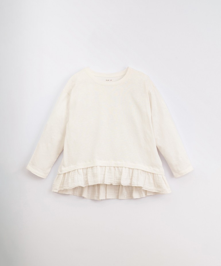 T-shirt with woven frill